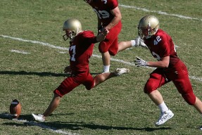 kaiyun体育综合-“特朗普惊现切尔西更衣室，夺冠庆典引热议”