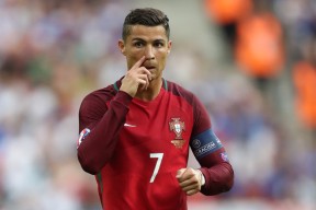 kaiyun体育综合-新秀表现抢眼，教练寄予厚望进入主力轮换，omg新教练