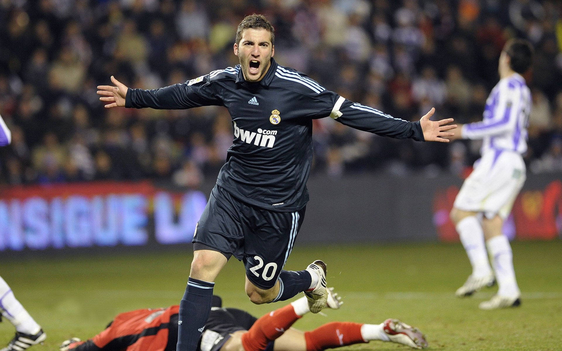 英超豪门引援：15+千万收购欧洲顶级中场，英超球队收购价格