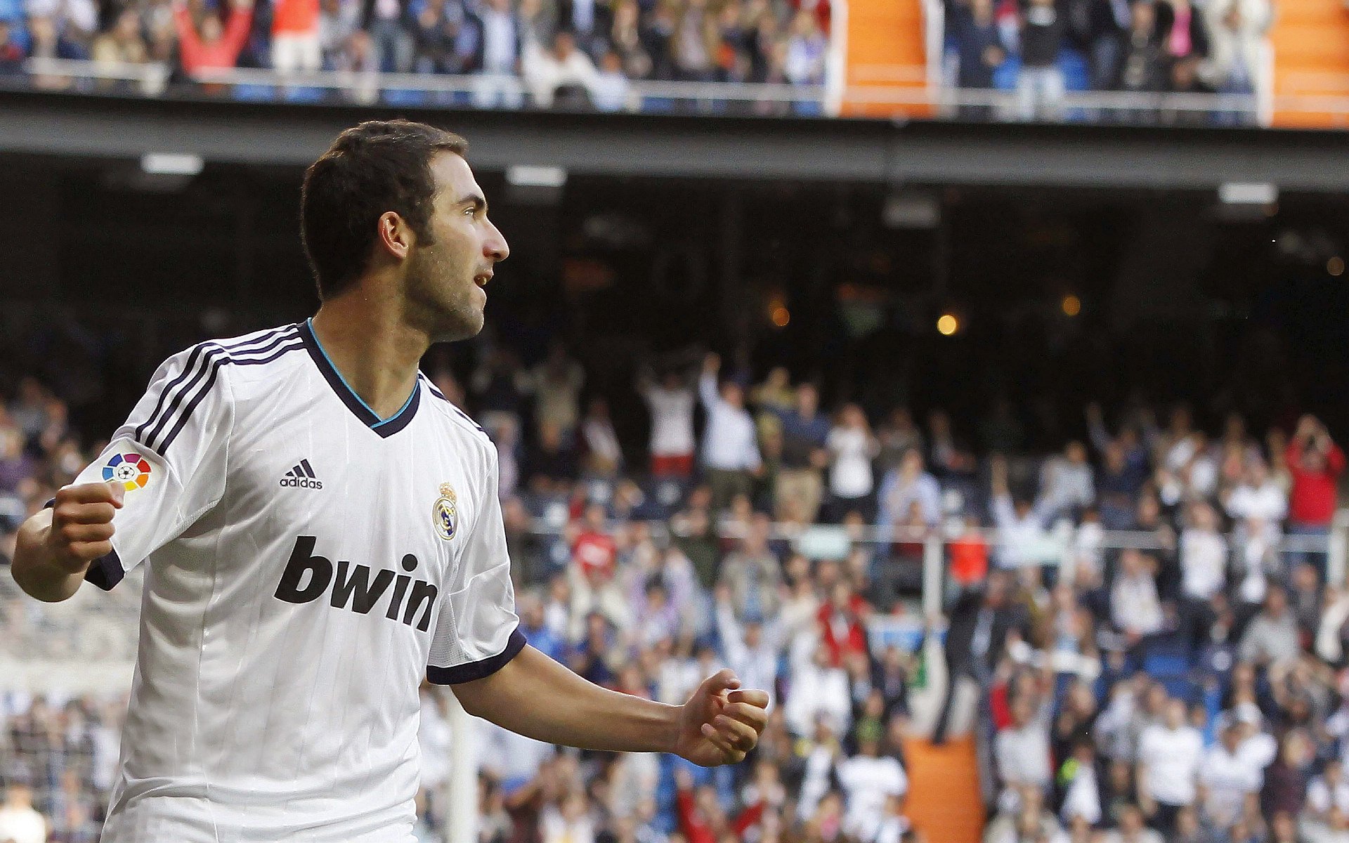 《虚拟偶像造未来:电竞与虚拟明星的跨界合作》,虚拟偶像又叫什么